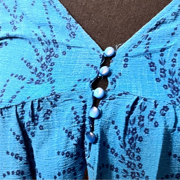 Timing Womens Blouse - Picture 3 of 5